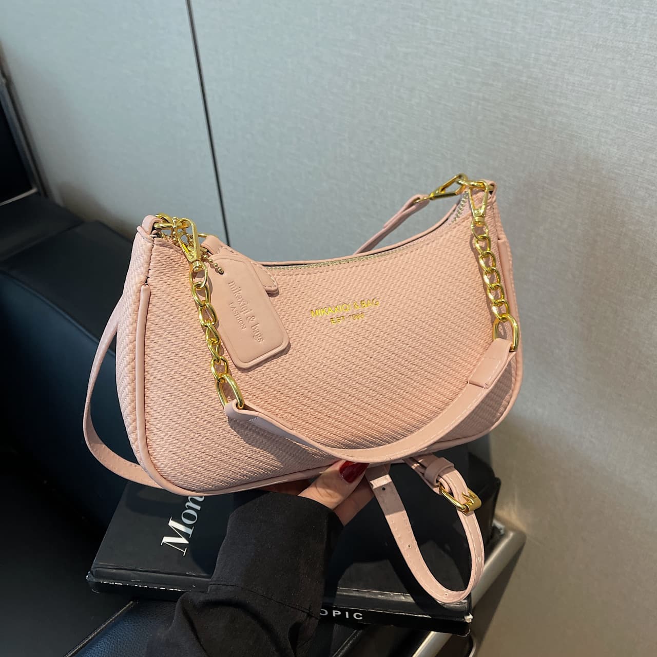 Casual and minimalist Korean-style underarm bag, niche commuter versatile elegant solid color crossbody bag for women