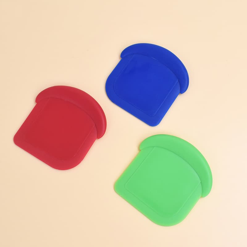 Factory direct supply of three-piece set of plastic scrapers, kitchen baking gadgets, dough cutter, rice roll scraper, cake scraper