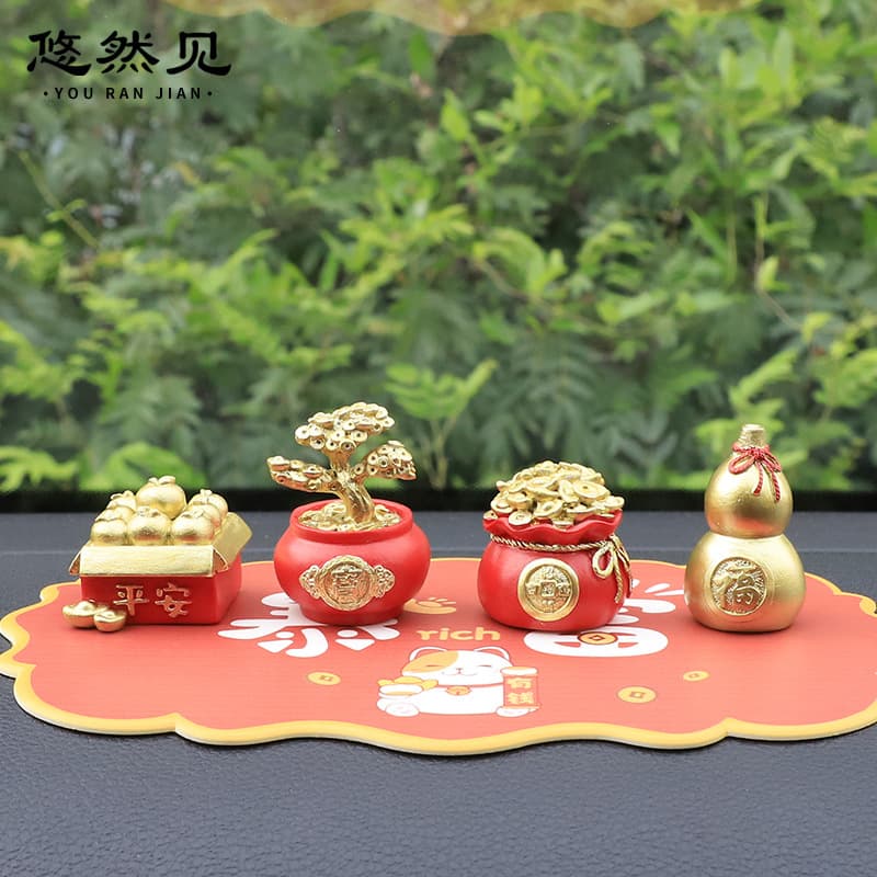 New Chinese creative gift home desktop New Year red festive decoration car accessories resin car decoration