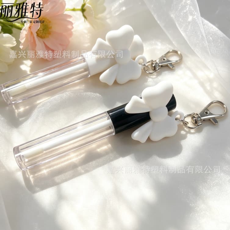 Spot 3.6ml black white lip gloss tube thin brush rod makeup packaging material dyed lip gloss bottle empty Mascara tube