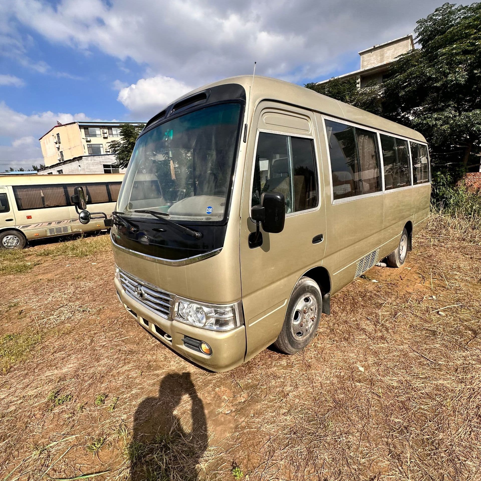 Export Coaster Bus 19/23 Seater Commuter Small Tour Coach Spacious Luxury Cabin Comfortable Seats