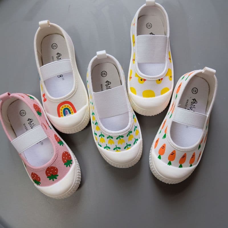 26 Spring/Autumn Canvas Shoes for Boys and Girls, Kindergarten Shoes, Strawberry Rainbow Square-Toe Shoes, Ages 1-8