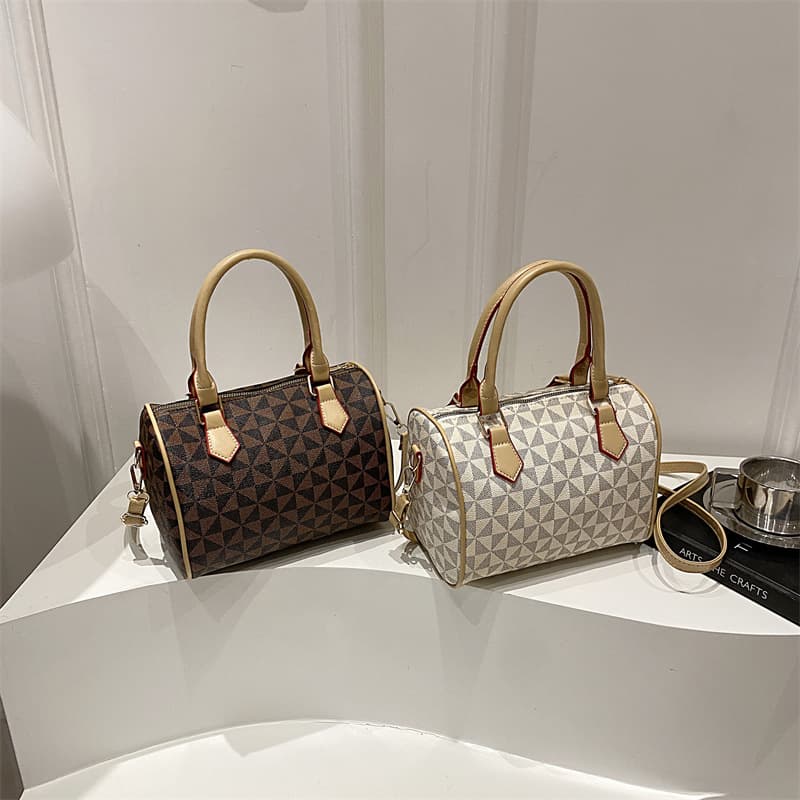European and American trendy light luxury shoulder bag 2026 new trendy simple large-capacity crossbody bag portable commuting crossbody cylinder bag