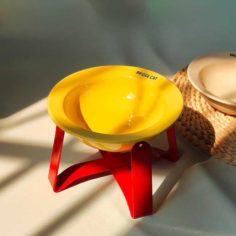 Korean-style high-legged dog and cat food and water bowls with neck support, ceramic cat bowls, anti-black chin pet bowls, and UFO bowls.