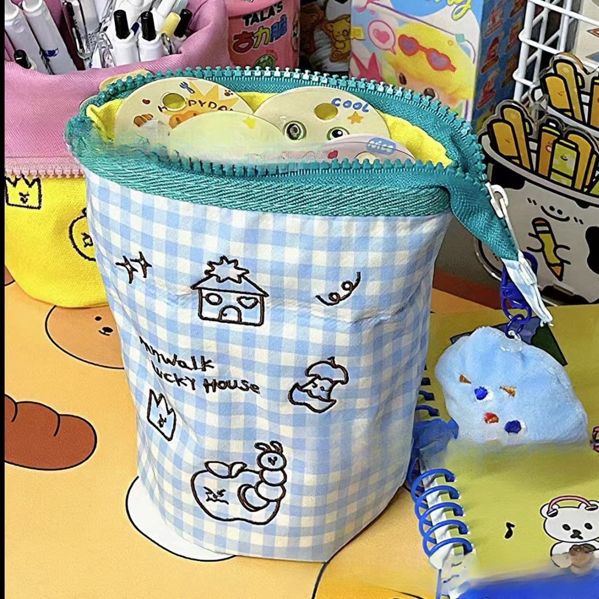 Pen bag large capacity female student creative Japanese high-value pencil case pen holder ins vertical flip stationery folding same style