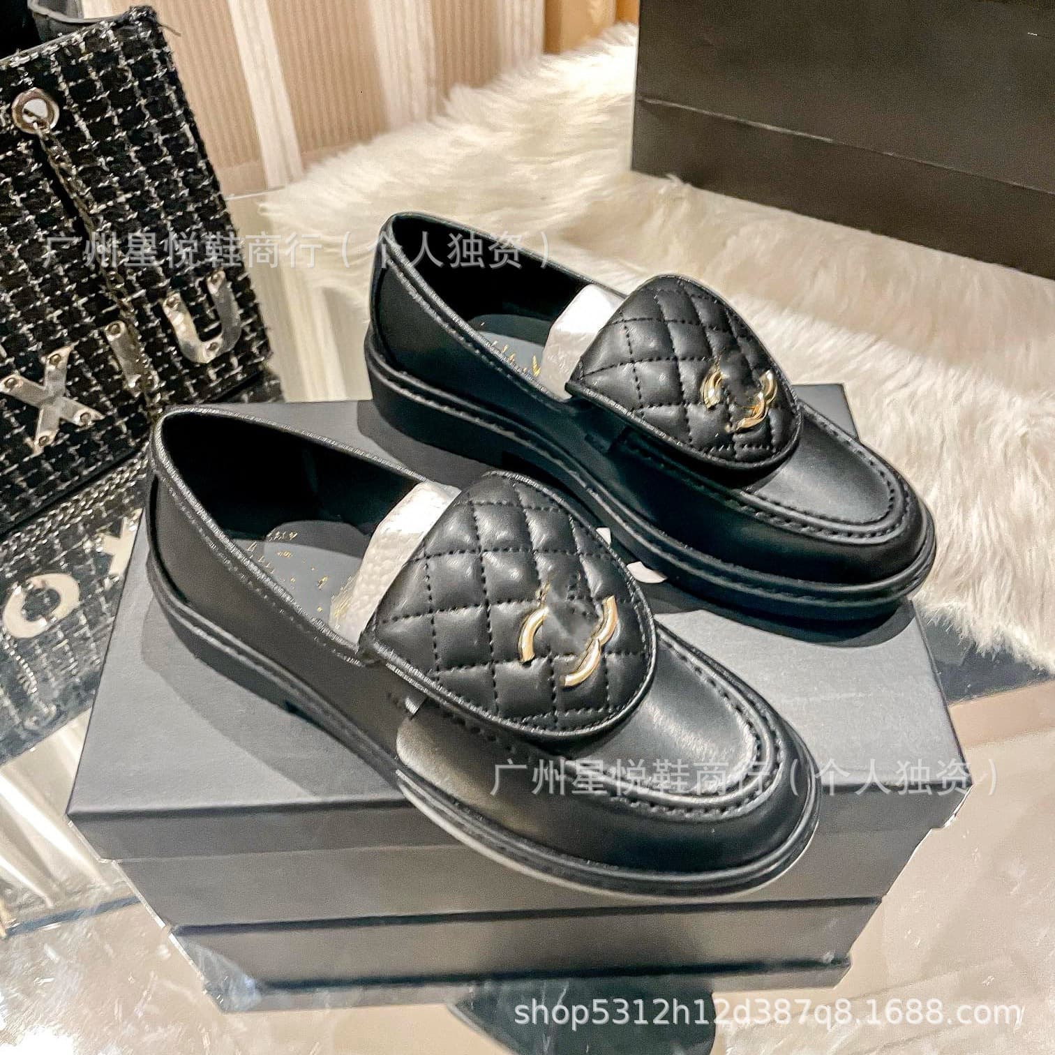 C Letter Diamond Pattern Fold-Over Loafer Low Heel Leather Shoes Round Toe Sheepskin Slip-On Metal Buckle Women's Shoes