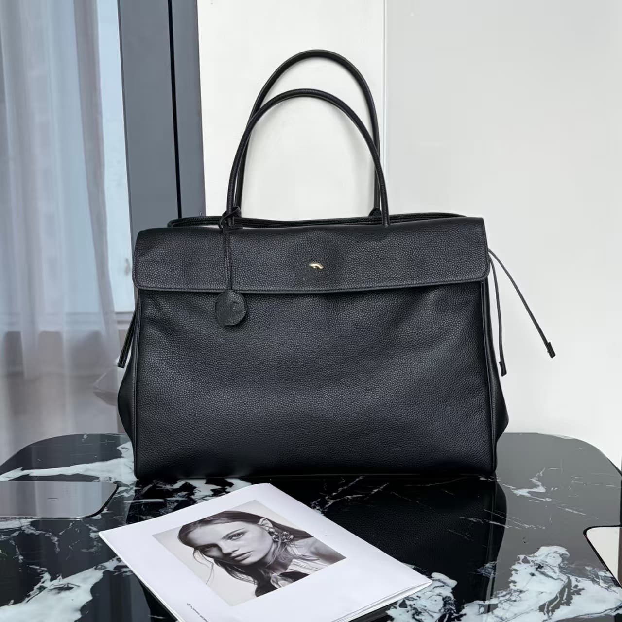 2026 New Cross-Border Trendy Handheld Shopping Bag Gold Clasp Top-Grain Leather Minimalist Fashion Commuter Large-Capacity Bag