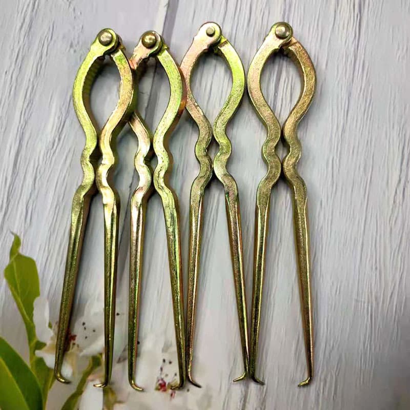 Two-Yuan Store All-Metal Walnut Cracker Cast Iron Daily Hook Nut Clamp Kunming E-commerce