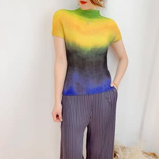 Pleated Print T-Shirt 2021 Summer New Gradient Yellow Short Sleeve Half High Neck Top Women Pleated Shirt