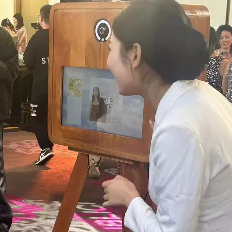 AI lenticular printing vintage photo booth, 3D flipping images, annual exhibition interactive engagement equipment