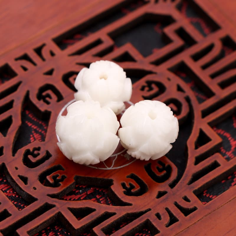 White Tip Three-Layer Lotus Bodhi Wholesale White Jade Bodhi Root Carved Car Keychain Pendant Accessories
