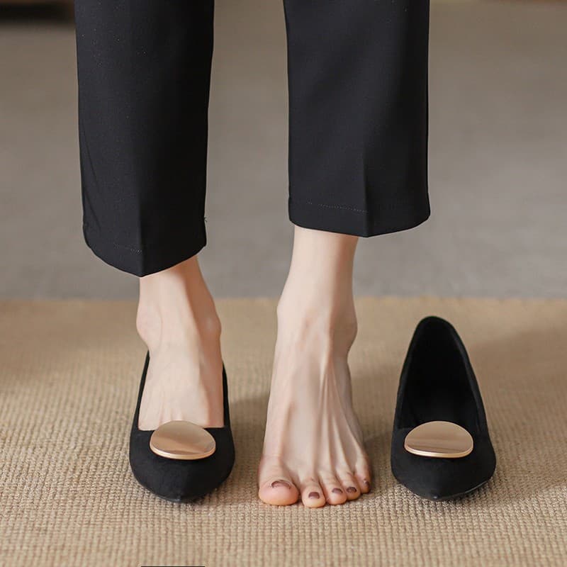 2025 Autumn New Women's Shoes, Thick Low Heel, Fashion Round Buckle, Pointed Toe, Versatile Black Shoes, Comfortable and Versatile