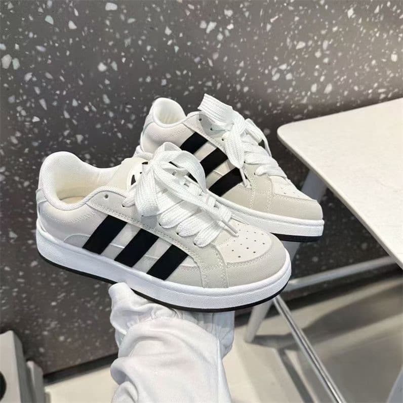 Dopamine White Shoes 2025 Bread Spring Ins Versatile New Casual Skate Shoes Student Sports Niche Street Photography