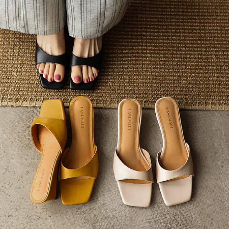 2026 Fashionable One-Strap Slide Sandals for Women, Simple Low Heel Flat Soft Sheepskin Leather Casual Summer Slippers with Elegant Style