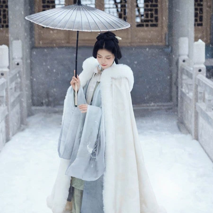 White woolen cape Hanfu for women, winter long version fur collar fleece-lined cotton-padded thick cloak, ancient costume women's ancient style shawl