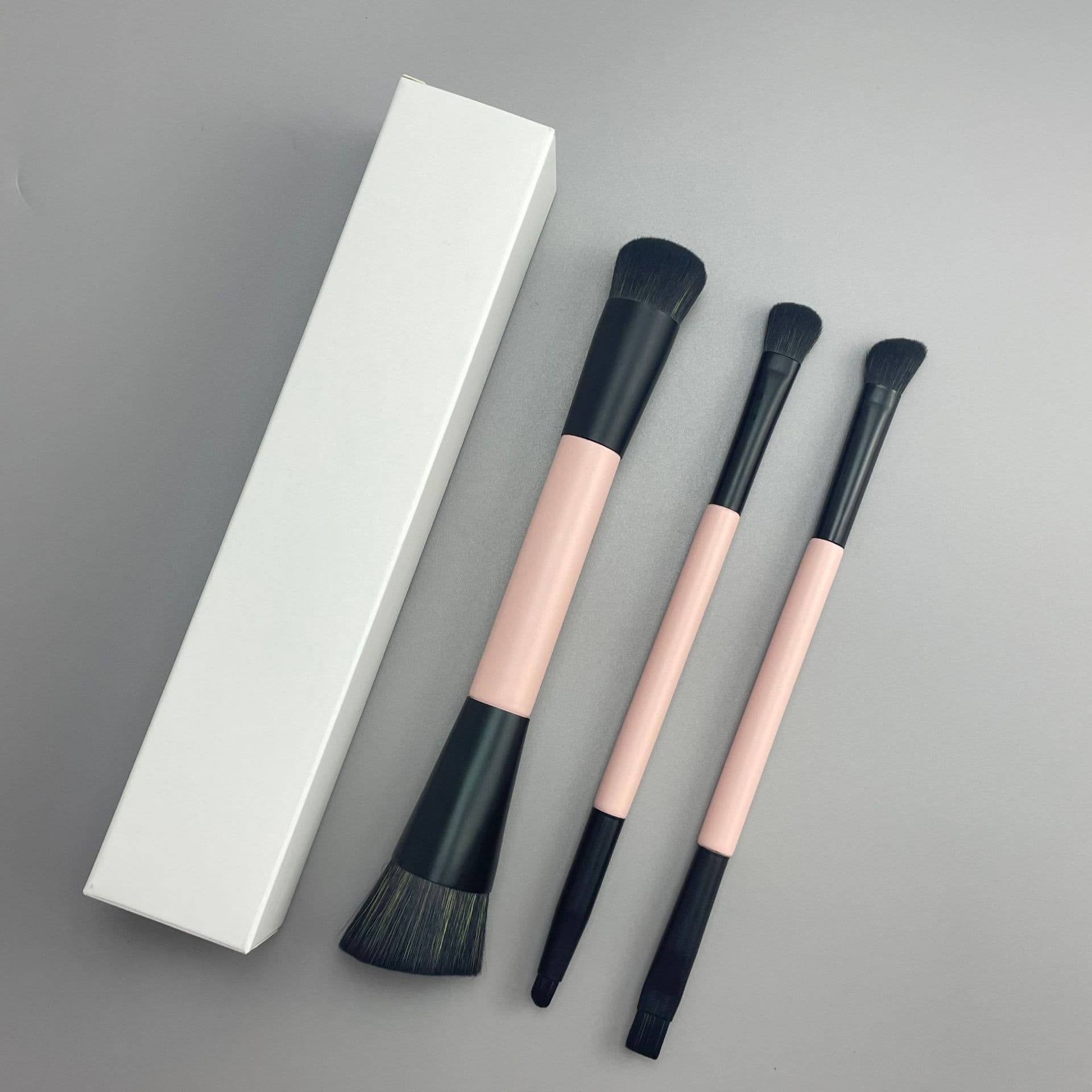 Manufacturer's best-selling multi-functional blush brush, beauty tool brush, portable pink double-headed makeup brush set