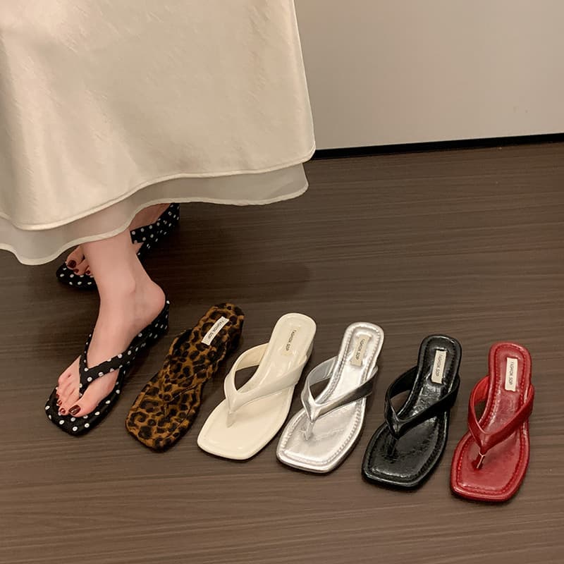 Wedge-Heeled White Polka-Dot Flip-Flops Fairy Shoes for Outdoor Wear 2026 New Summer French-Style Sandals