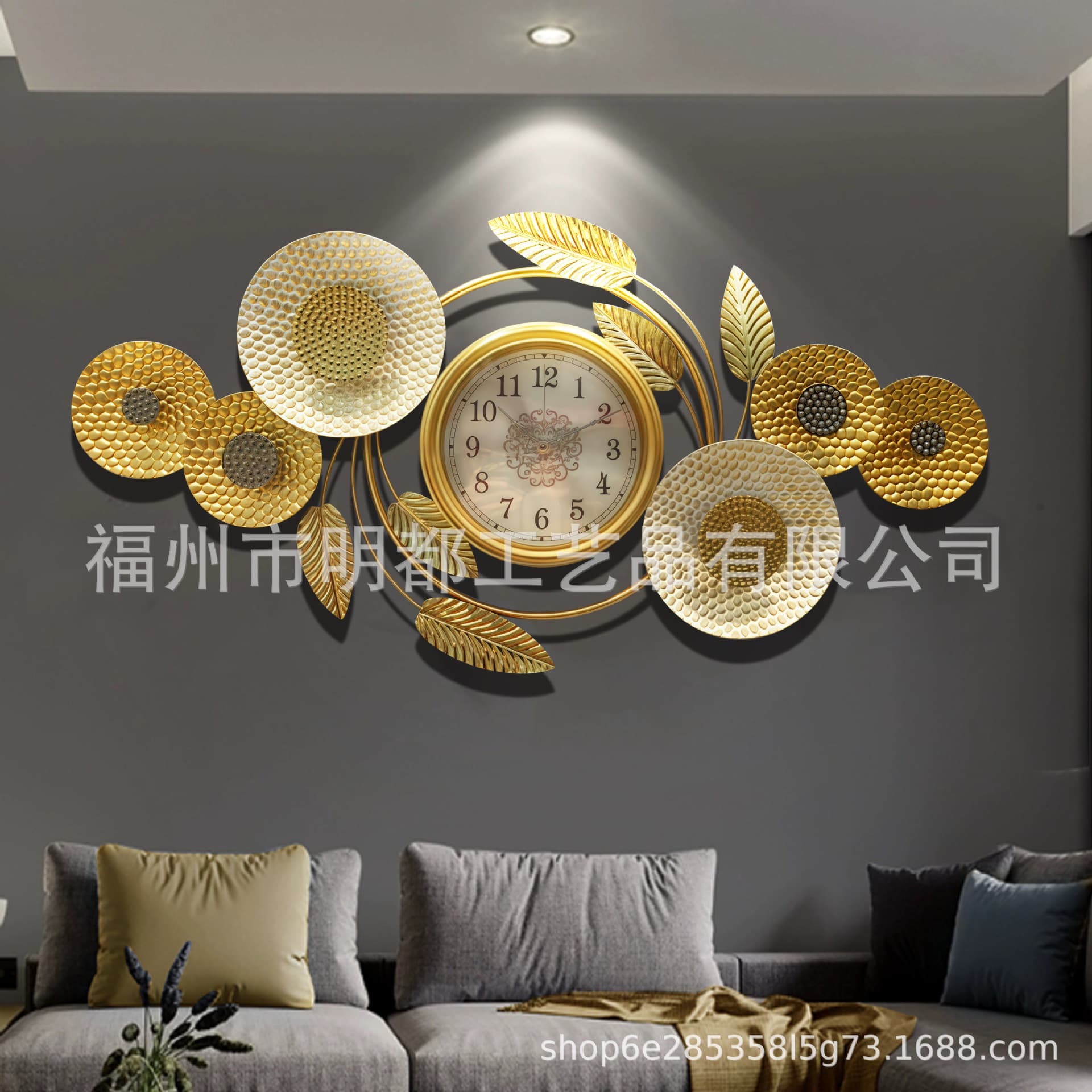 European light luxury metal hollow fashion peacock wall clock living room wall silent clock home atmospheric wall clock