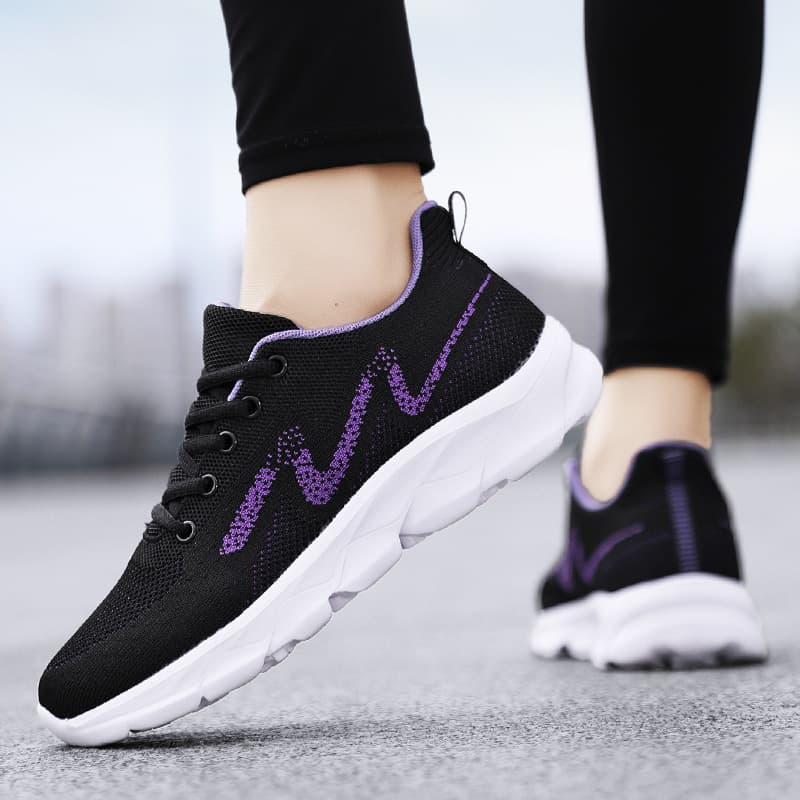 All-Black Women's Lightweight Spring Autumn Mesh Breathable Casual Soft Sole Running Shoes Student Travel Shoes Large Size