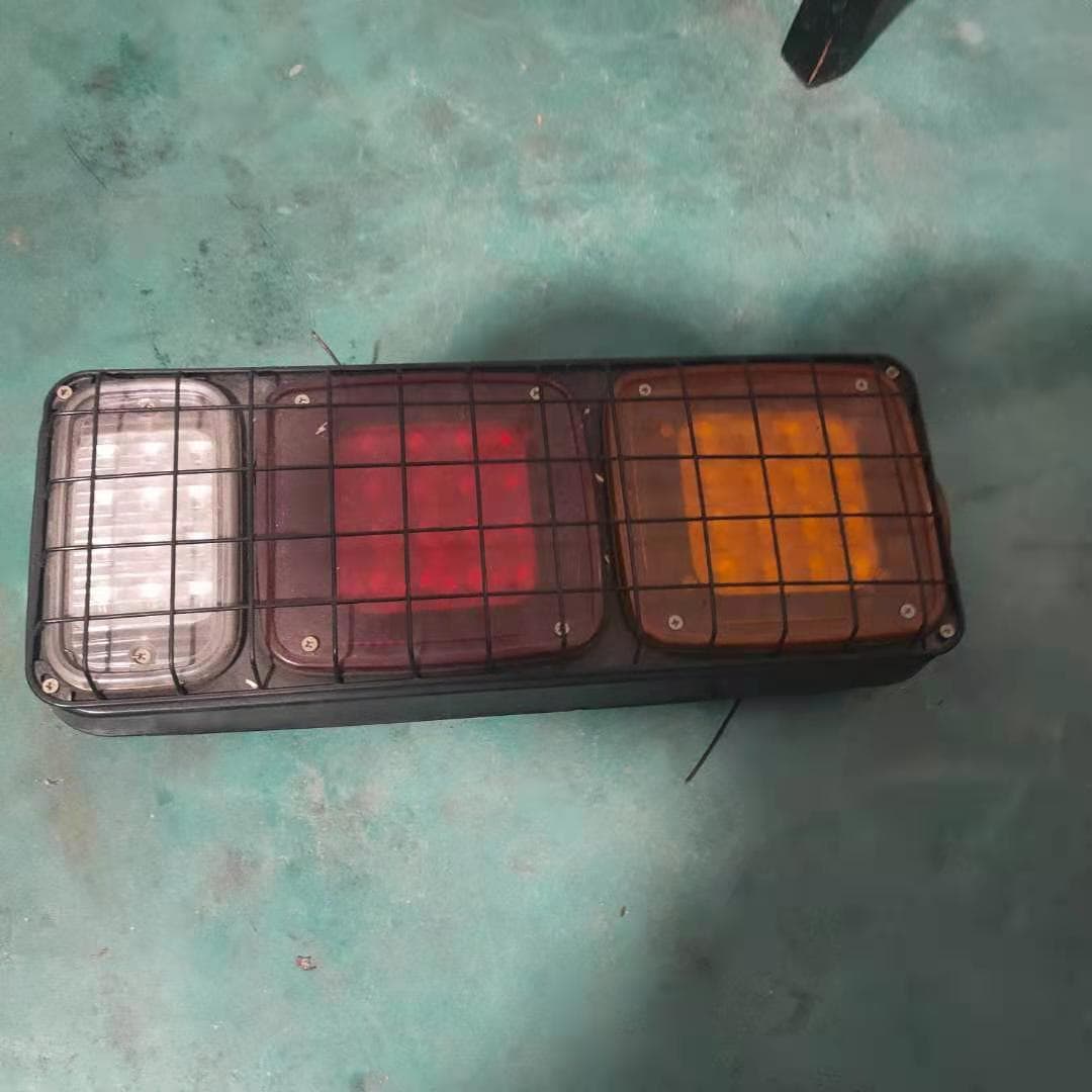 Japanese Old Style Super Bright LED Iron Tail Light Truck Lamp Rear Light Stop Brake Turn Signal Waterproof Anti-Collision