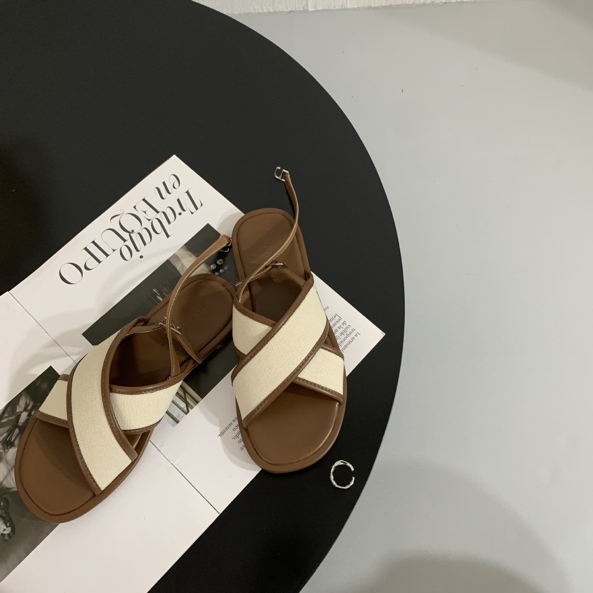 High-end quality women's sandals, woven retro simple cross buckle sandals, cross strap flat heel back buckle sandals