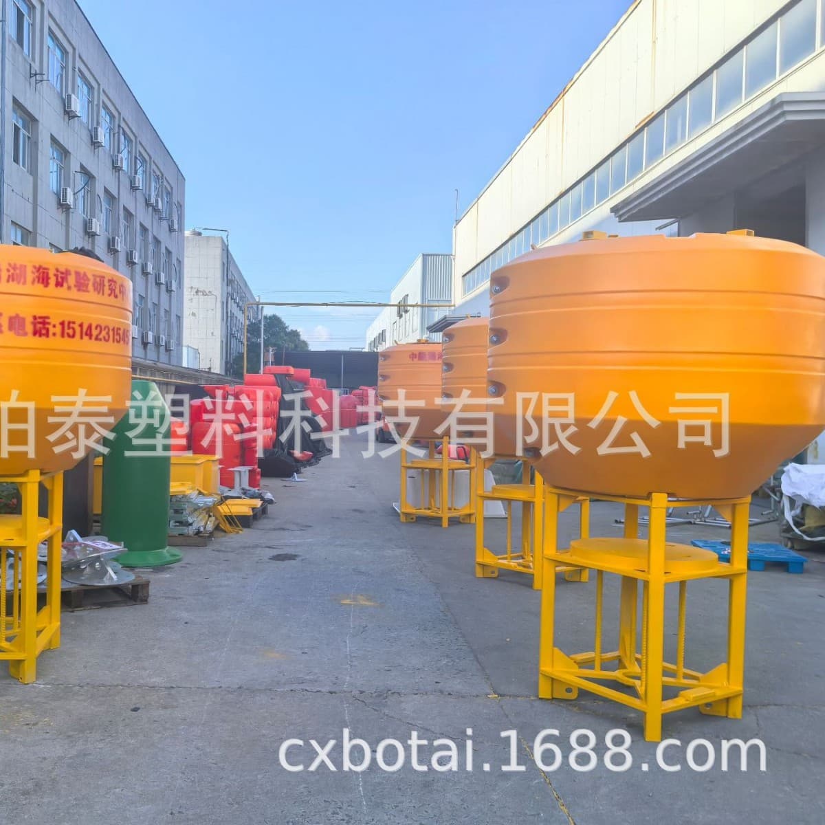 Plastic warning marker, solar-powered boat barrier navigation mark, 1.5-meter heightened marine buoy with flag