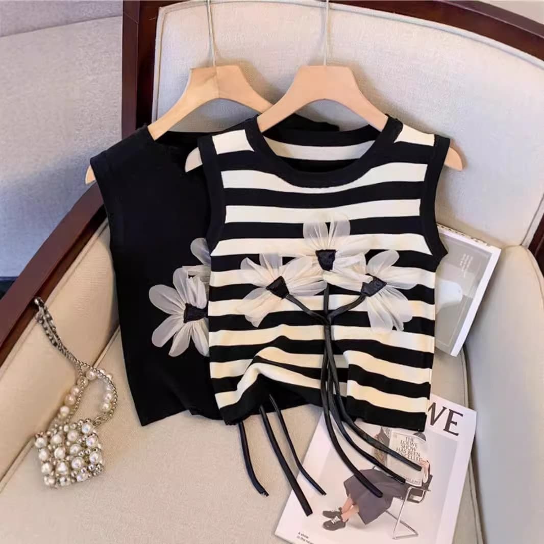Round neck three-dimensional flower black and white striped sleeveless knitted camisole women's summer bottoming inner and outer top for women