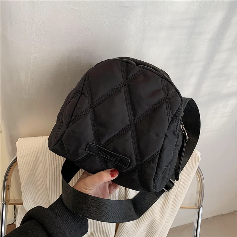 Women's 2021 New Crossbody Bag, Trendy on Instagram, Large Capacity, Simple, Versatile, Stylish, Wide Strap Diamond Pattern Shell Bag
