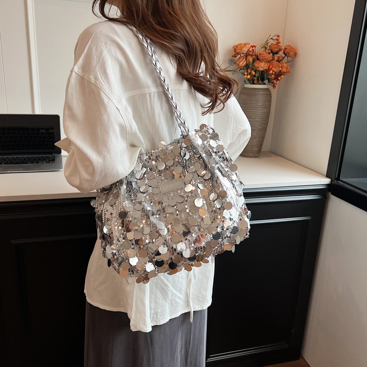 Viral Glossy Leather Handbag Women's New Korean Style Delicate Bucket Bag 2025 Summer Crossbody Cross-border Bestseller