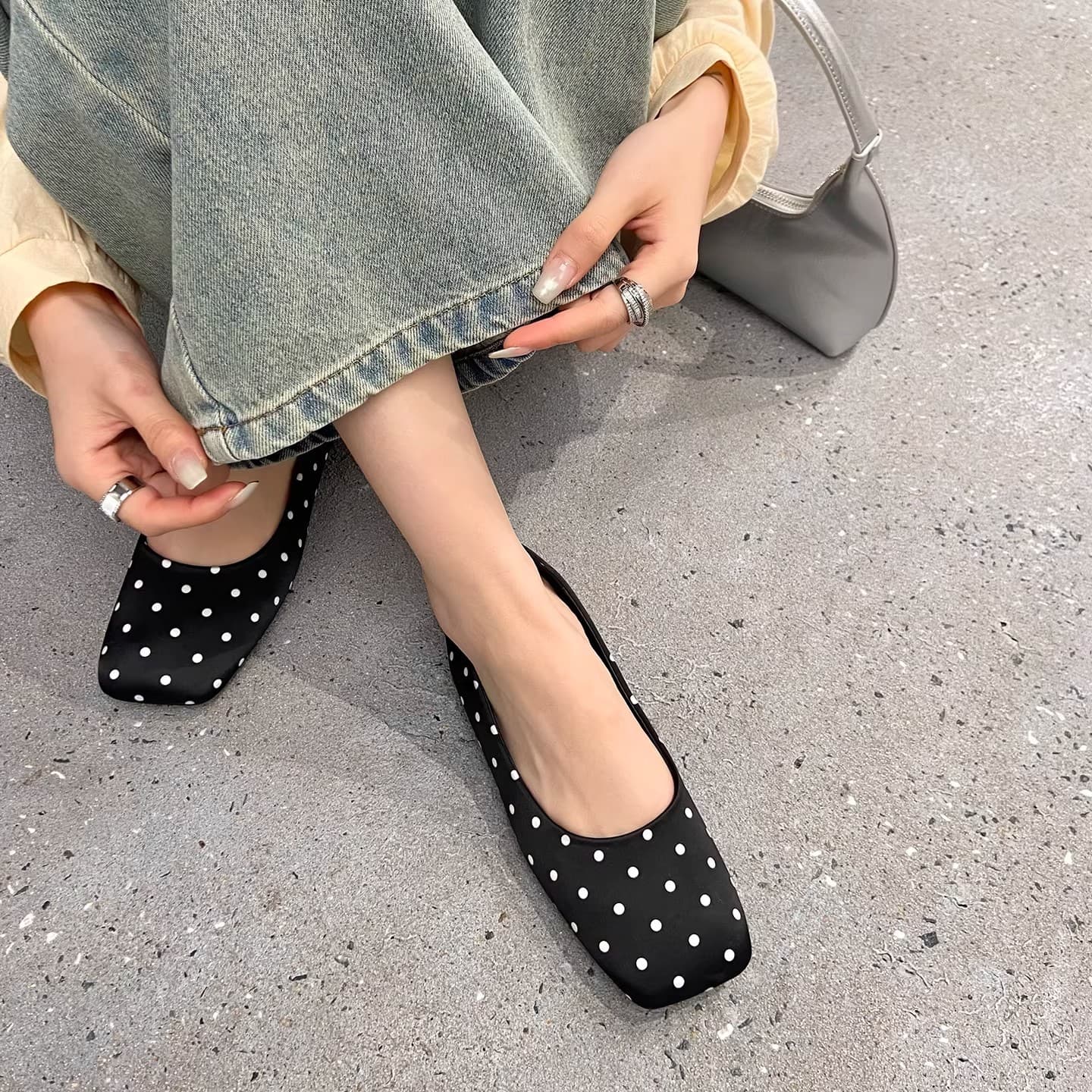 Women's Flats 2026 Spring New Style Shallow Retro Korean Style Slip-On Square Toe Versatile Polka Dot Soft Sole Commuter Shoes