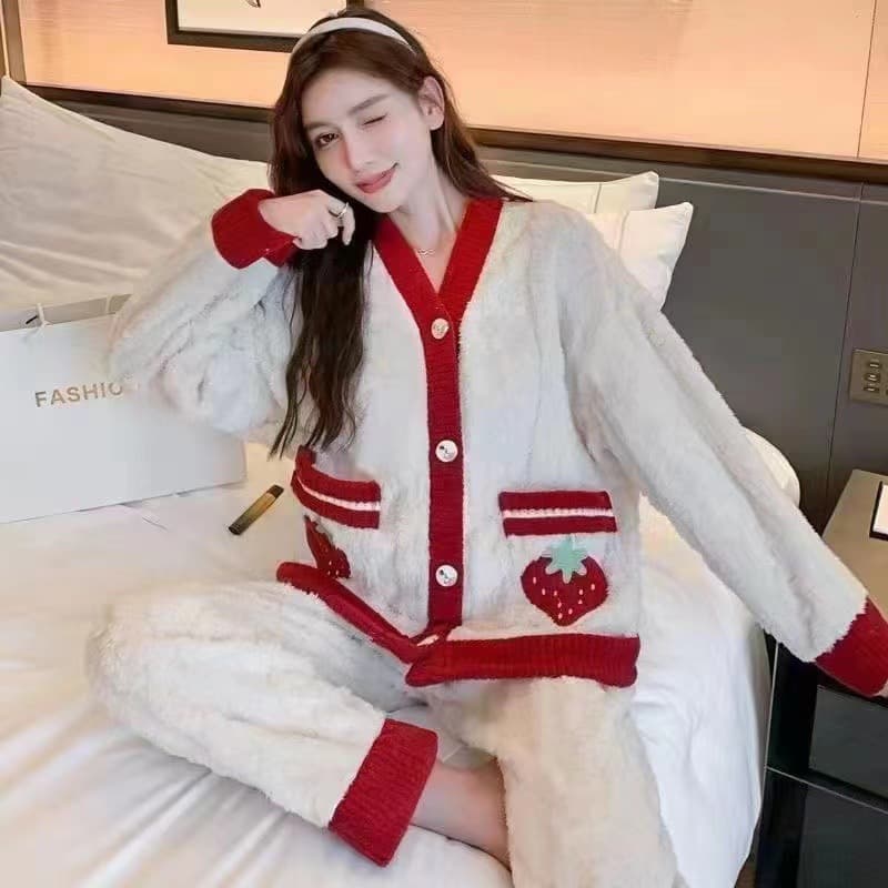 Thickened Coral Fleece Women's Pajamas Autumn/winter Warm Suit Strawberry Bear Pocket Homewear Outer Wear