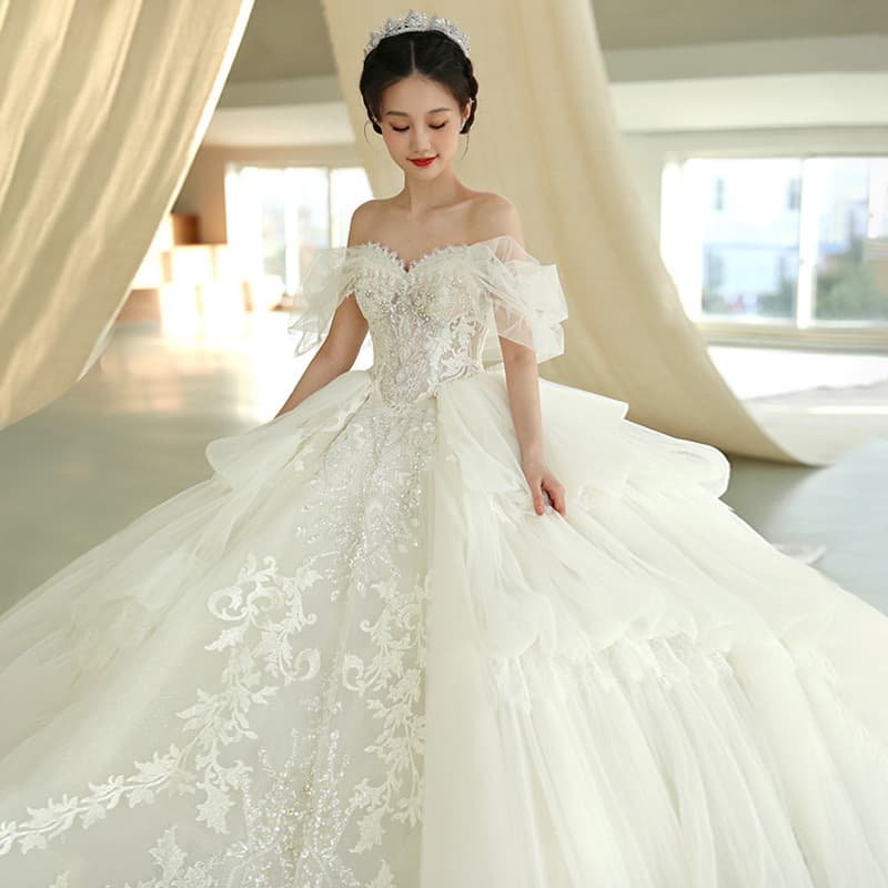 French One-Shoulder Runaway Princess Wedding Dress 2026 New Luxury Heavy Craft Long Train Spring White Wedding Gown