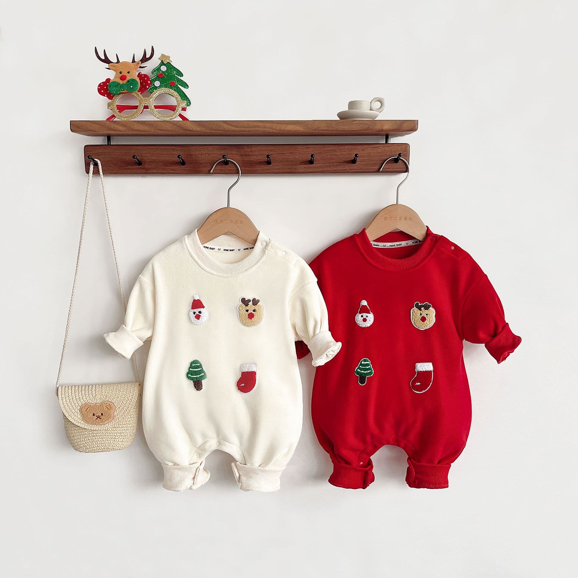 Baby autumn and winter new products plus velvet warm baby one-piece harem winter Christmas outdoor crawling clothes children's annual thick clothes