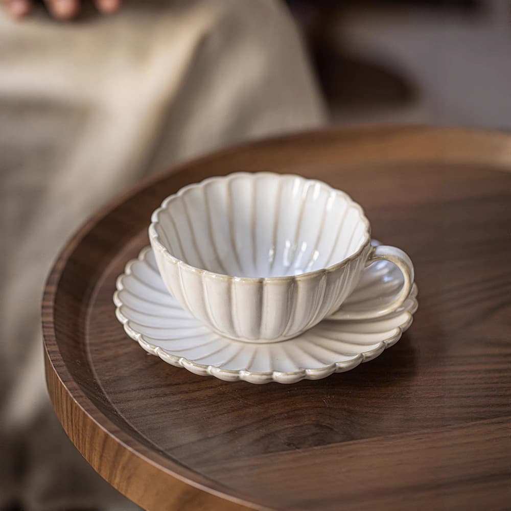 Retro Kiln Edge Flower-Shaped Underglaze Ceramic Coffee Cup and Saucer Latte Art Cup Afternoon Tea Cup and Saucer Set Antique Style