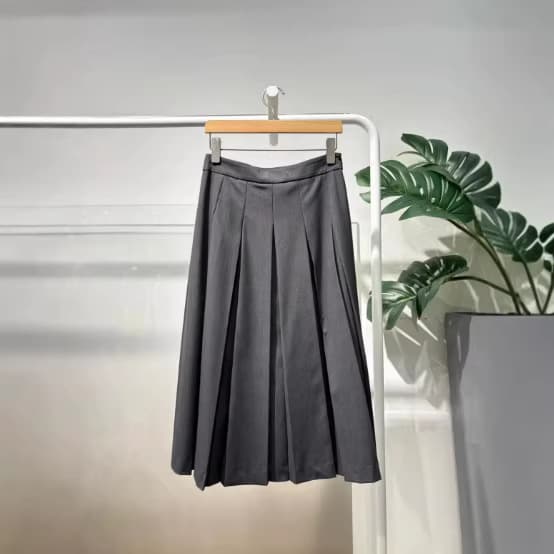 M** Women's 26 Spring/Summer New Dark Gray Draped Hip-Covering Slimming Classic Pleated Skirt 5H2140121