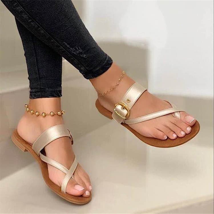 Cross-border foreign trade large size flat thong slippers for women European and American thong toe metal belt buckle flat heel sandals independent station