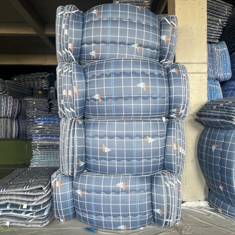 Factory Wholesale Student Dorm Mattress, Military Green Single 0.9m Soft Mattress, Tatami Pad, Foldable Bed Mattress