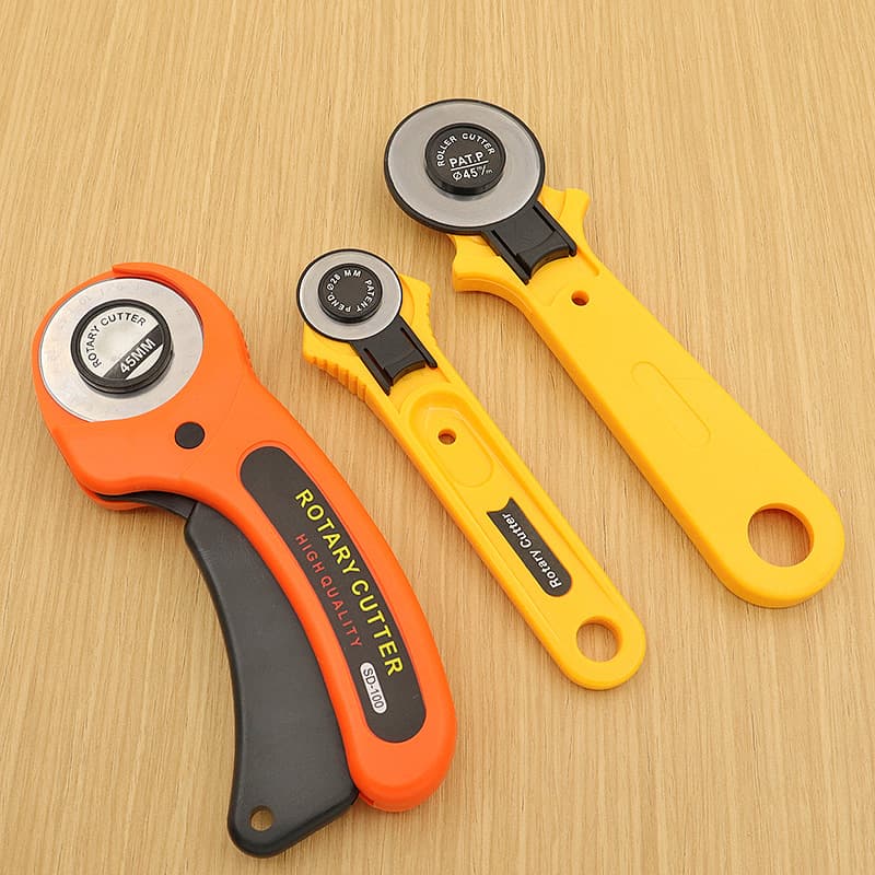 Rotary Cutter Patchwork Cutting Leather Fabric Rubber Band Utility Knife DIY 45 28mm Hand-push Cutting Tool