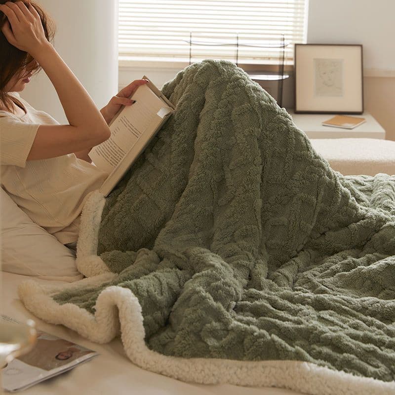 Lamb fleece blanket, thickened for winter, nap and office shawl, air conditioning plush small blanket, coral fleece sofa cover