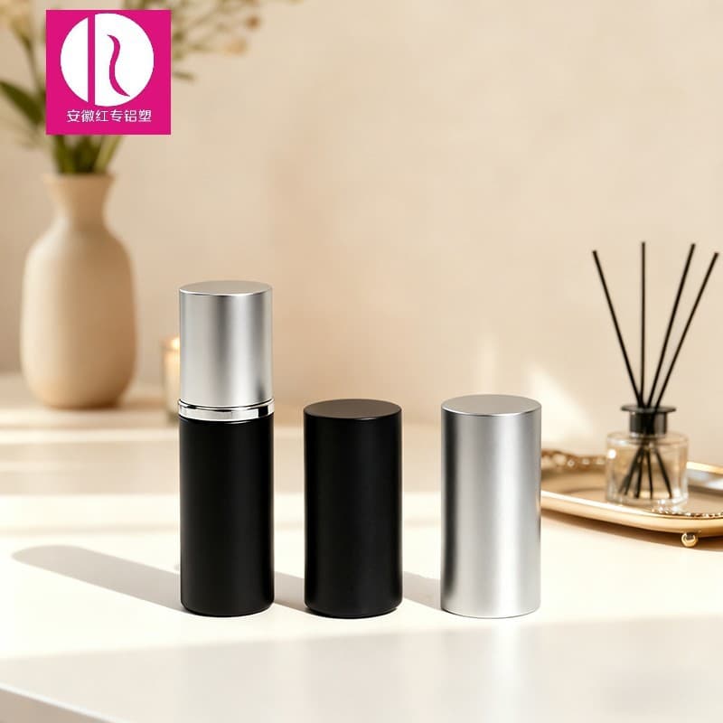 Factory direct wholesale of round frosted black lipstick tubes, empty lipstick tubes, and cosmetic packaging materials with printable logos.