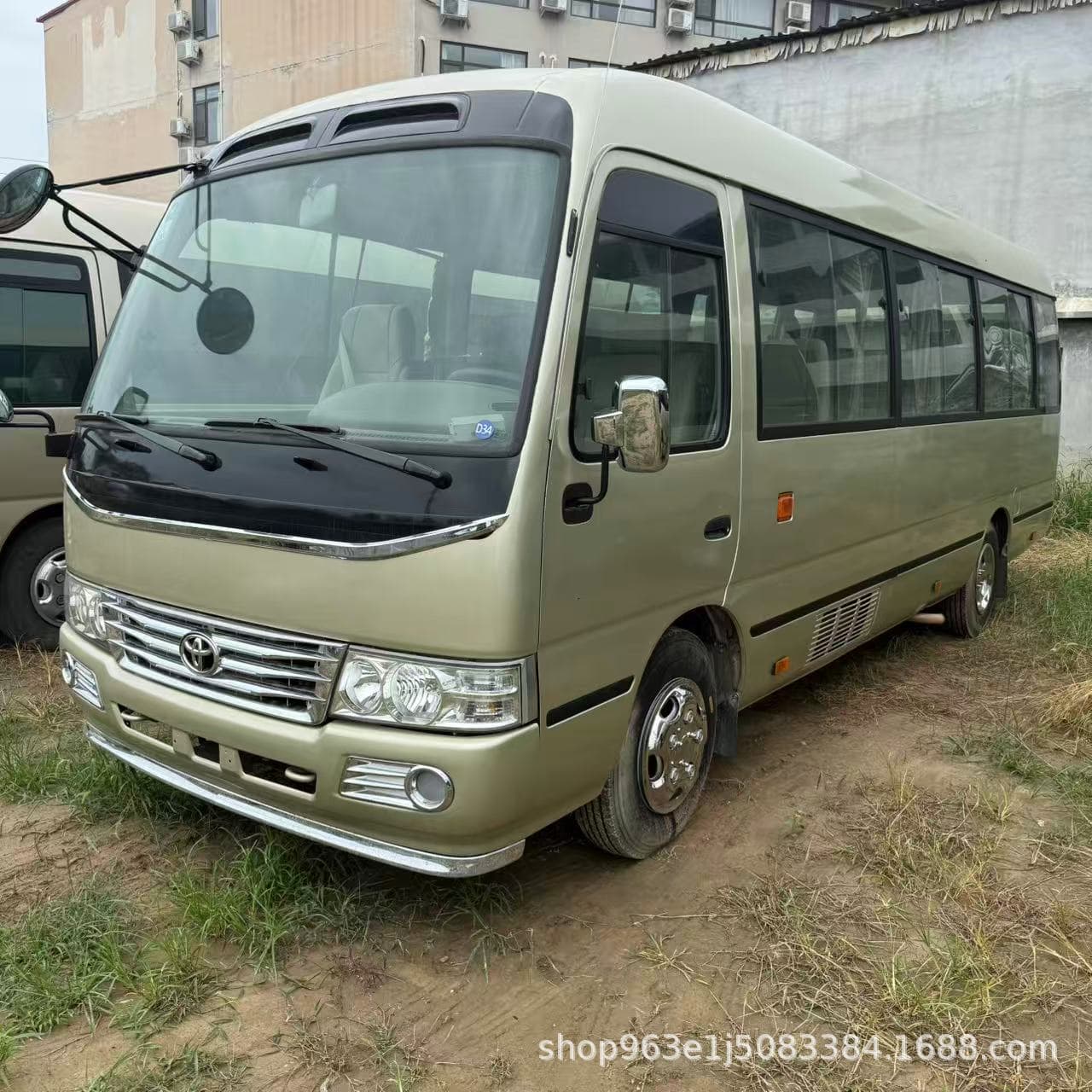 Export Used Toyota Coaster 23-Seat Minibus, 14-Seat Toyota Hiace, 24-Seat Yutong Bus