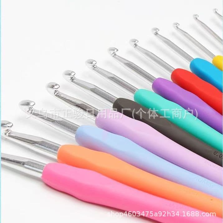 Colorful Soft Handle Crochet Hooks TPR Solid Soft Handle Aluminum Crochet Hook Yarn Needle Tool Set Hand Knitting Crochet Hooks Hot Sale