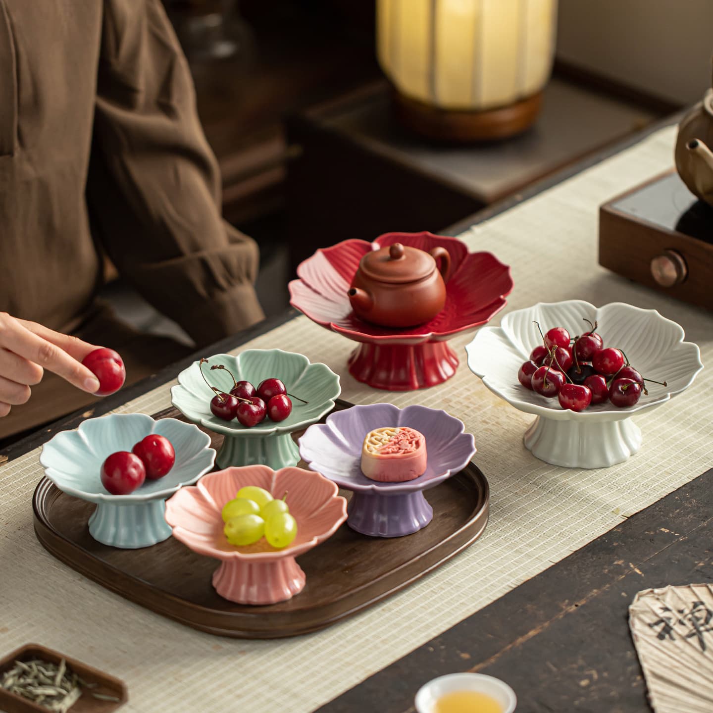 High-Aesthetic Ceramic Fruit Plate for Living Room, Dried Fruit Bergamot Tray, Snack Storage Plate, Premium Home Snack Dish