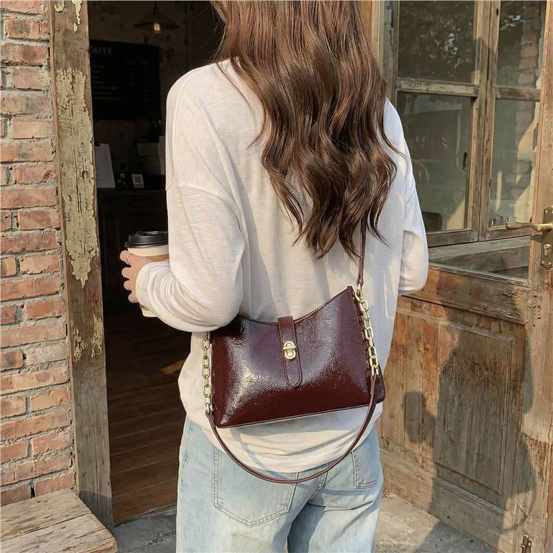 Women's Underarm Bag 2026 New Trendy Fashion High-End Light Luxury Unique Shoulder Bag Commuter Crossbody Bucket Bag