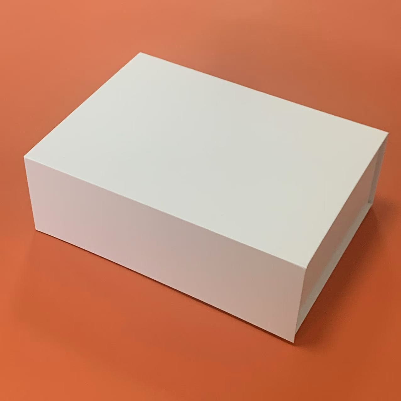 Customized one-piece folding packaging gift box for men and women, shoe box, clothing gift box, Valentine's Day ribbon, flip cover and hot stamping
