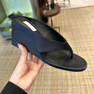 2026 Summer Wedge High Heel Toe Separator Flip Flops Women Outdoor Chunky Heel Toe Separator Small Flat Sandals Height Increasing Sandals