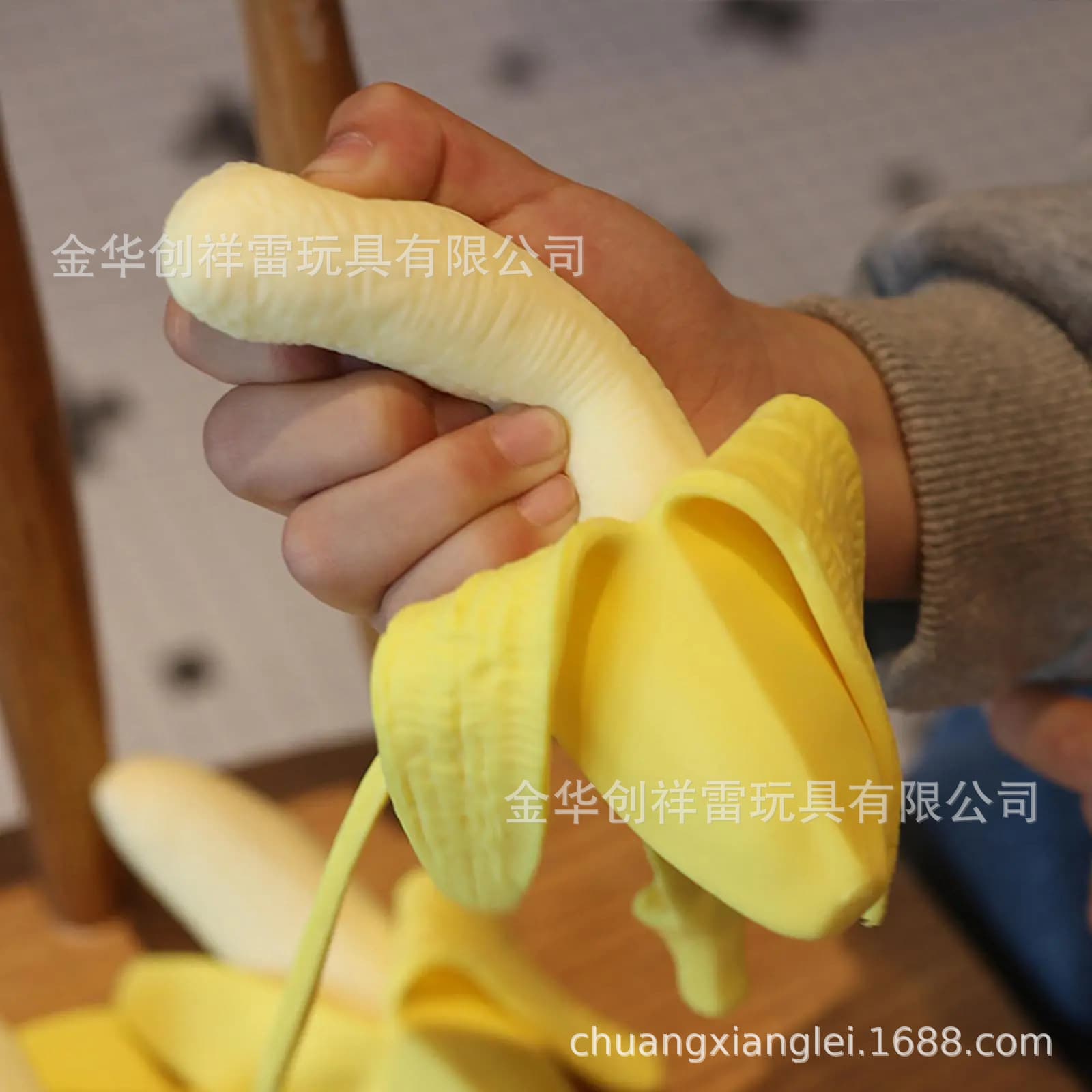 Cross-border Creative Simulation Soft Rubber TPR Peeling Banana Stretch Squeeze Toy Stress Relief Funny Novelty Decompression Gadget