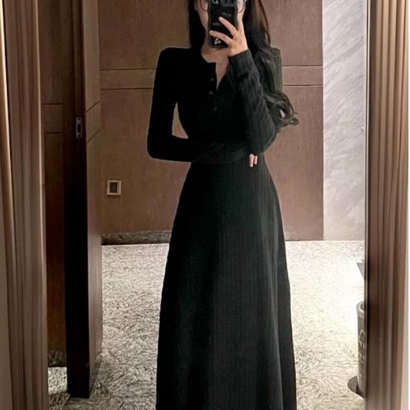 French Elegant Knit Dress for Women Autumn/Winter 2026 New Petite Coat Inner Layer Base Knit Long Dress