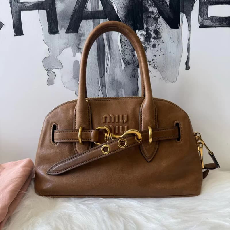 2025 New miu Style Small Handheld Shell Bag Premium Vintage Shoulder Crossbody Handbag Commuter Briefcase