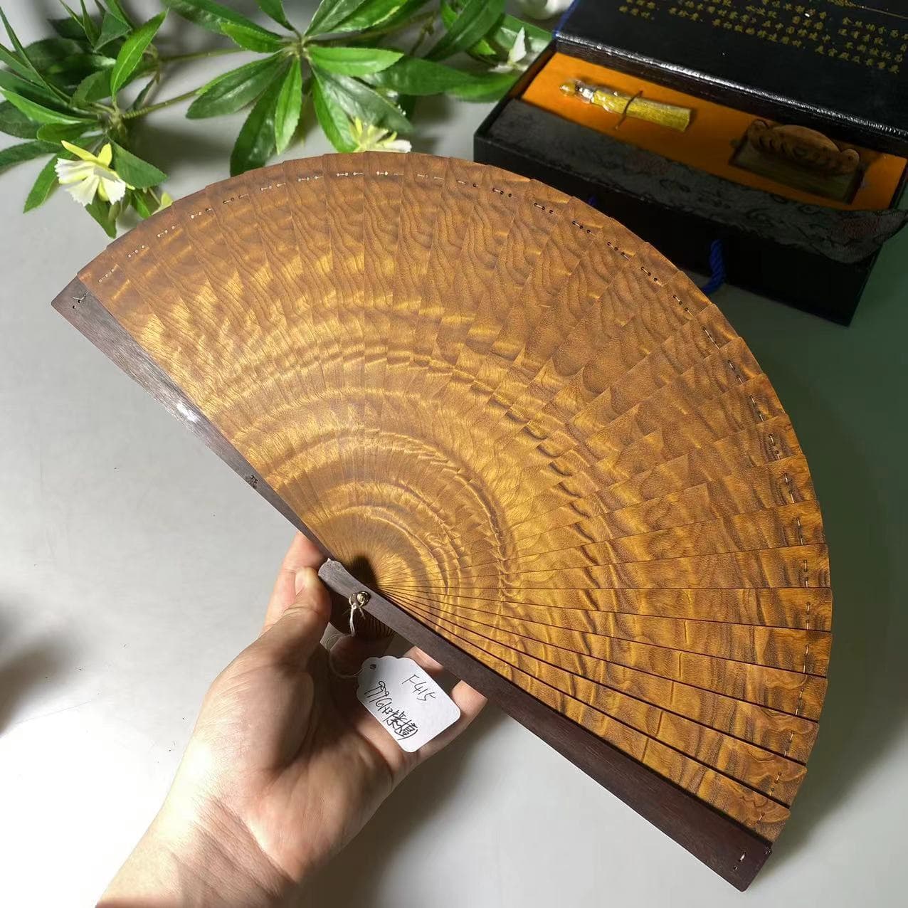 Golden nanmu fan wooden high-end small leaf rosewood Chinese style retro folding fan water ripple Su fan gift box F415